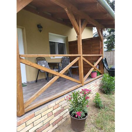 Forras Vendeghaz Apartment Tata Bagian luar foto