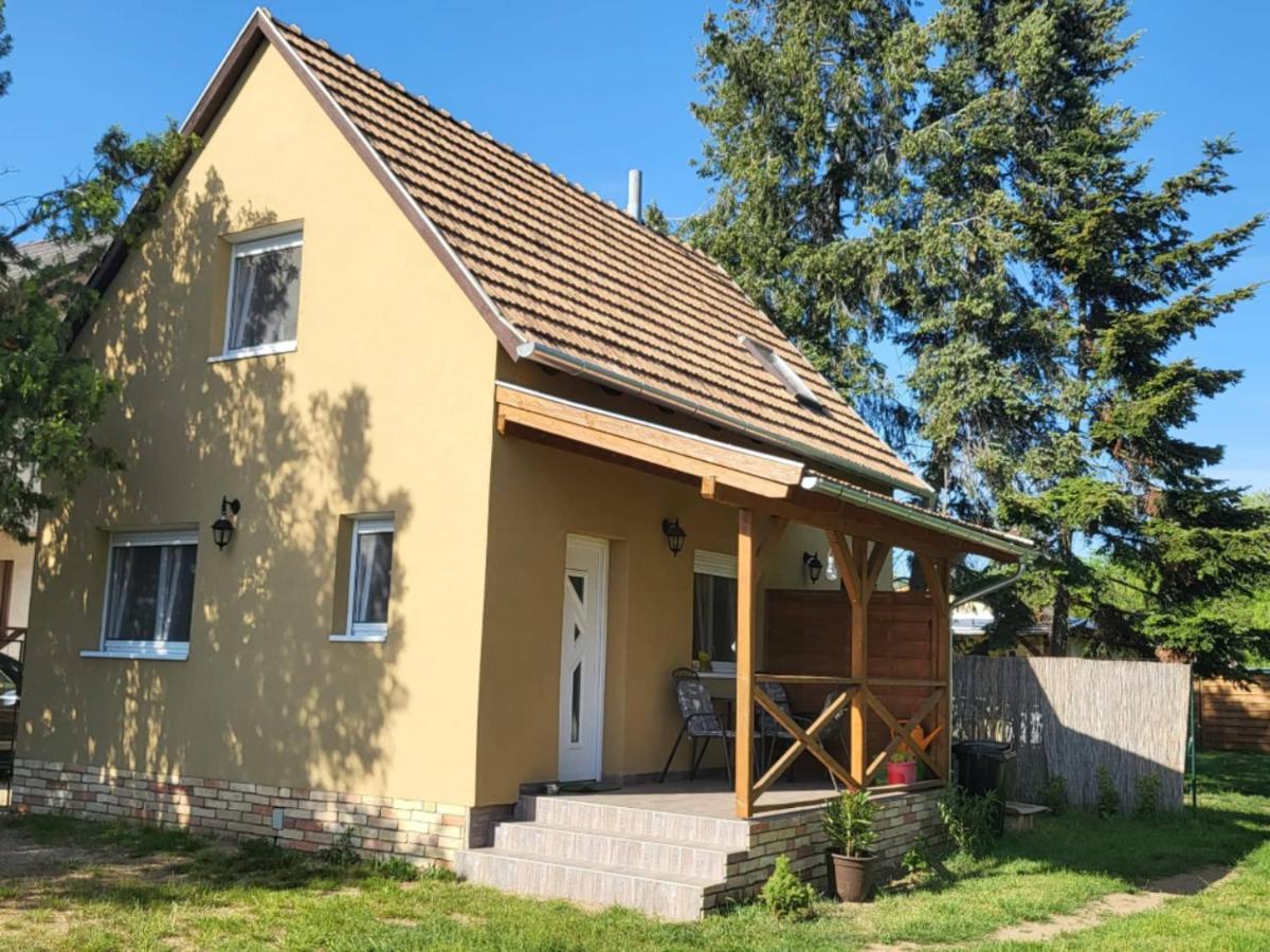 Forras Vendeghaz Apartment Tata Bagian luar foto