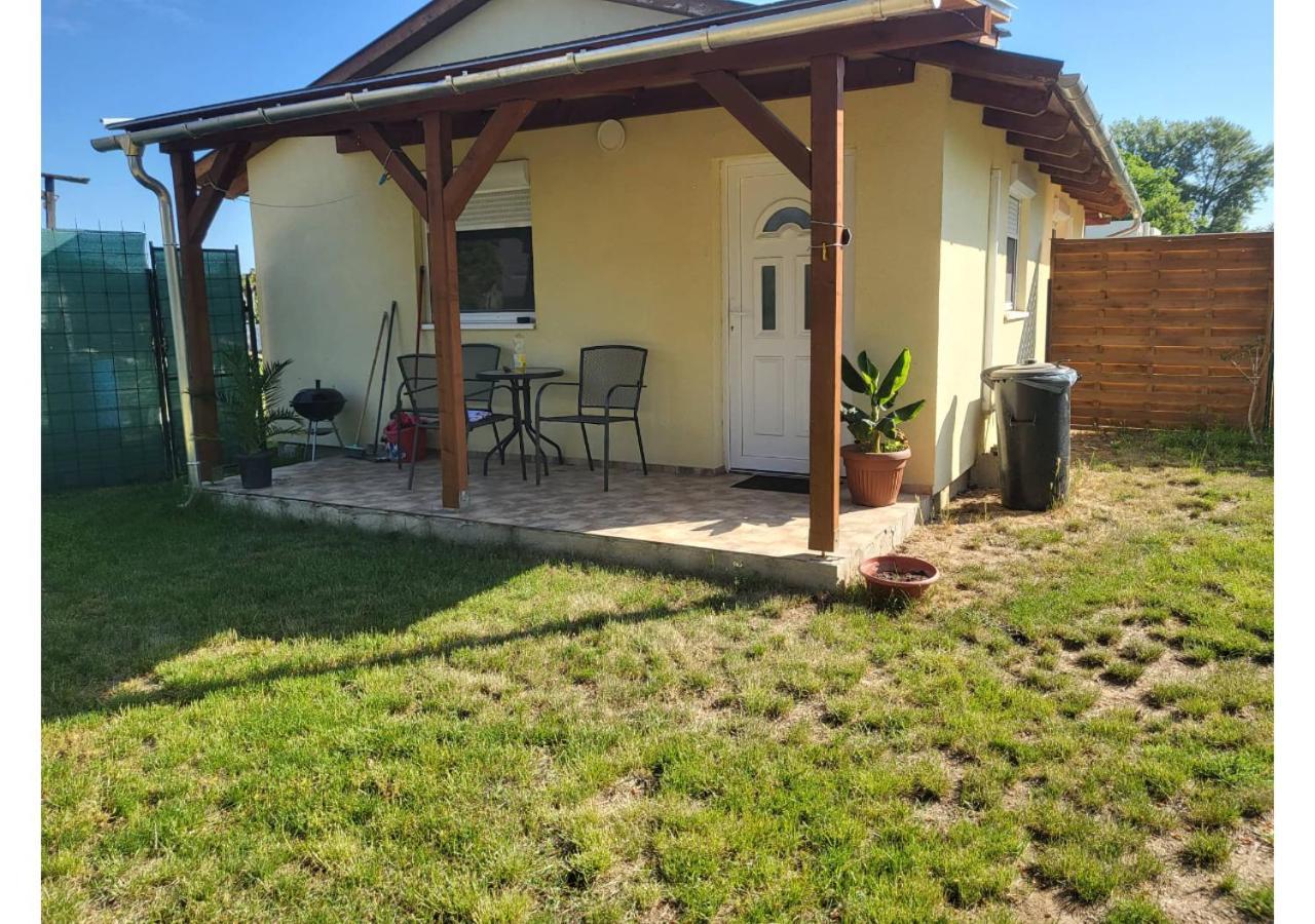 Forras Vendeghaz Apartment Tata Bagian luar foto