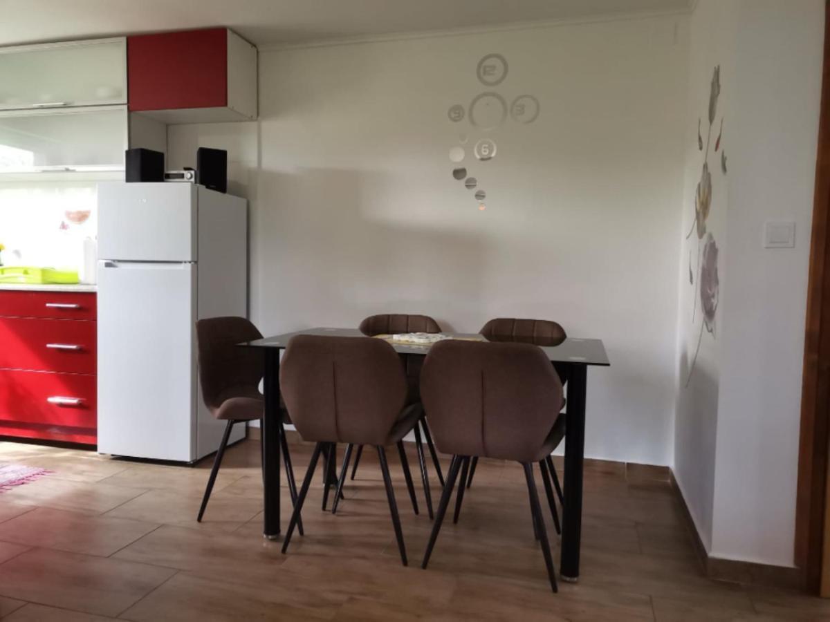 Forras Vendeghaz Apartment Tata Bagian luar foto