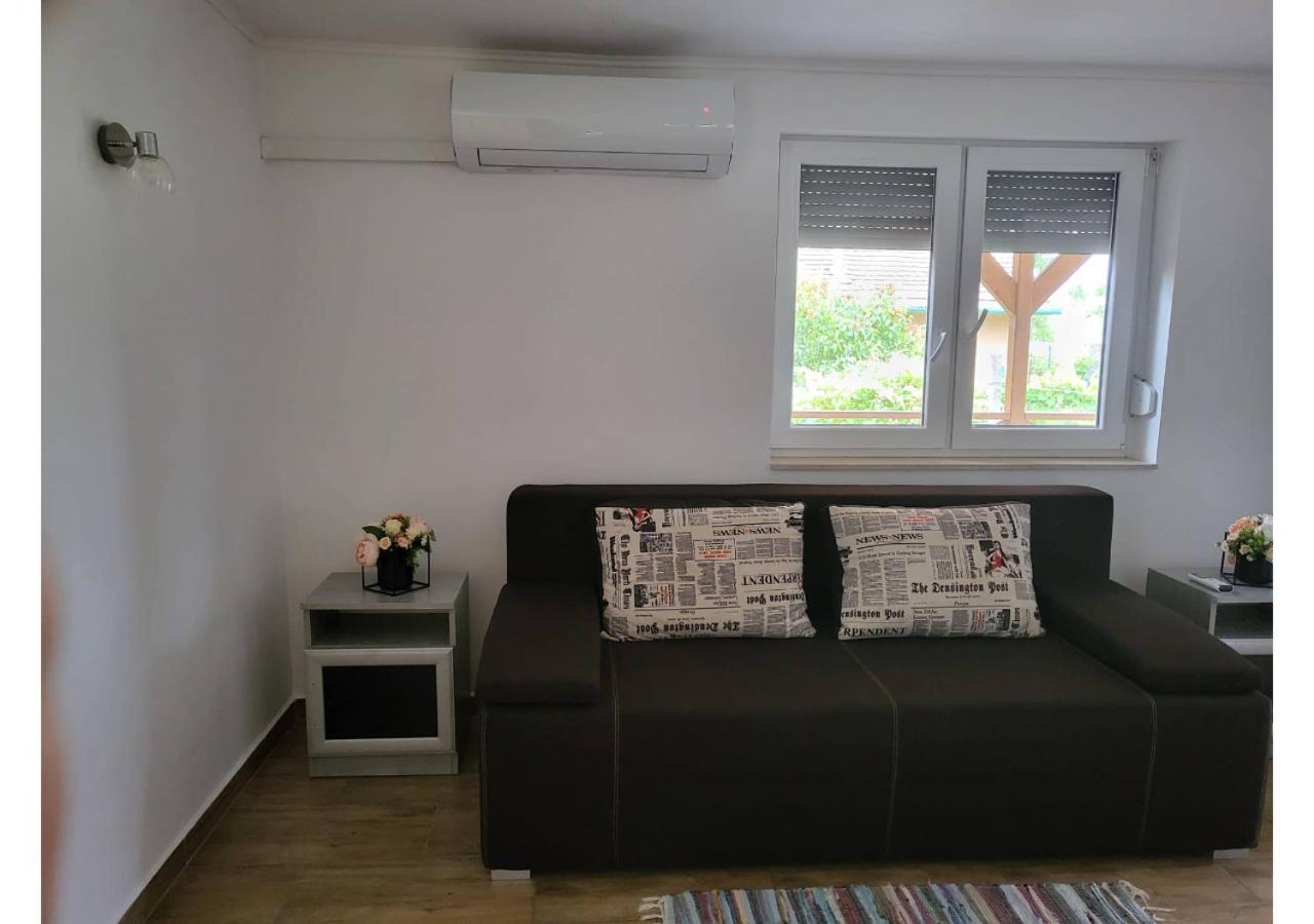 Forras Vendeghaz Apartment Tata Bagian luar foto
