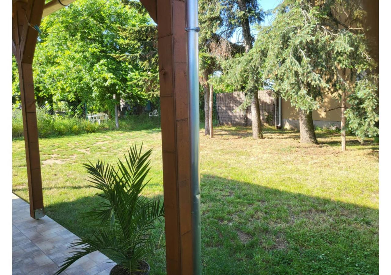 Forras Vendeghaz Apartment Tata Bagian luar foto