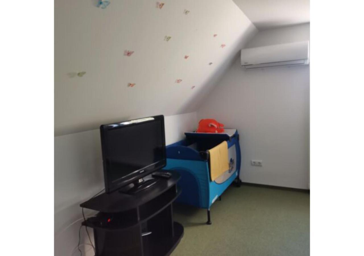 Forras Vendeghaz Apartment Tata Bagian luar foto