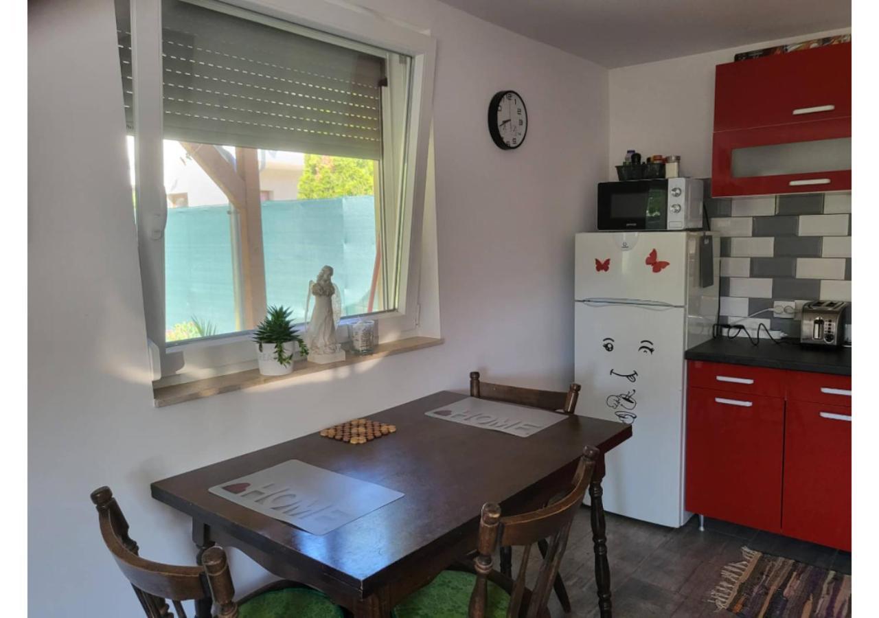 Forras Vendeghaz Apartment Tata Bagian luar foto