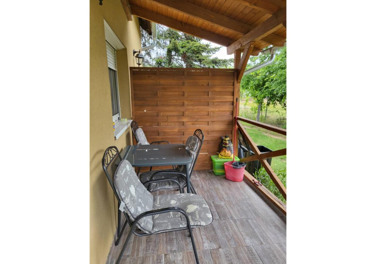 Forras Vendeghaz Apartment Tata Bagian luar foto