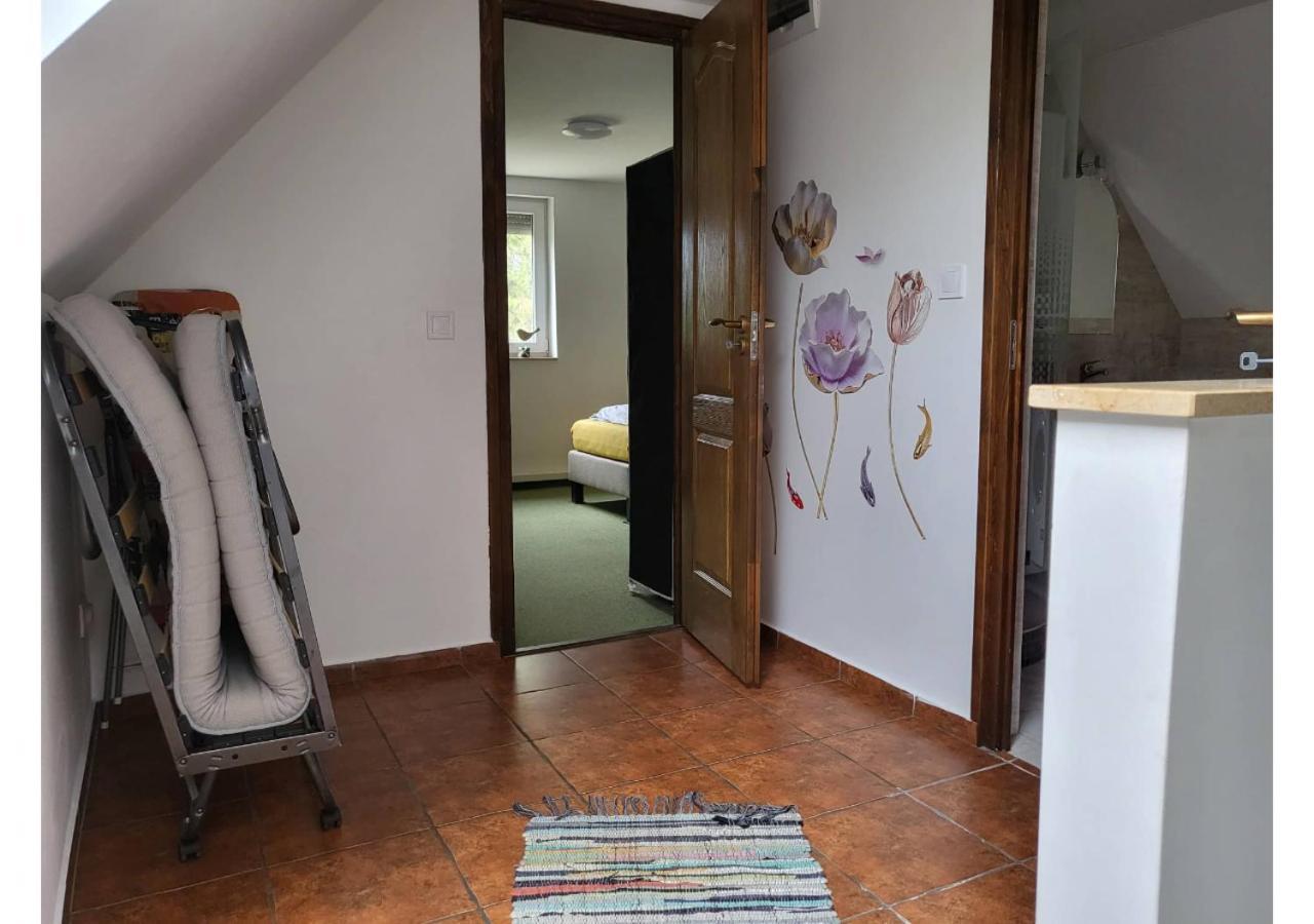 Forras Vendeghaz Apartment Tata Bagian luar foto
