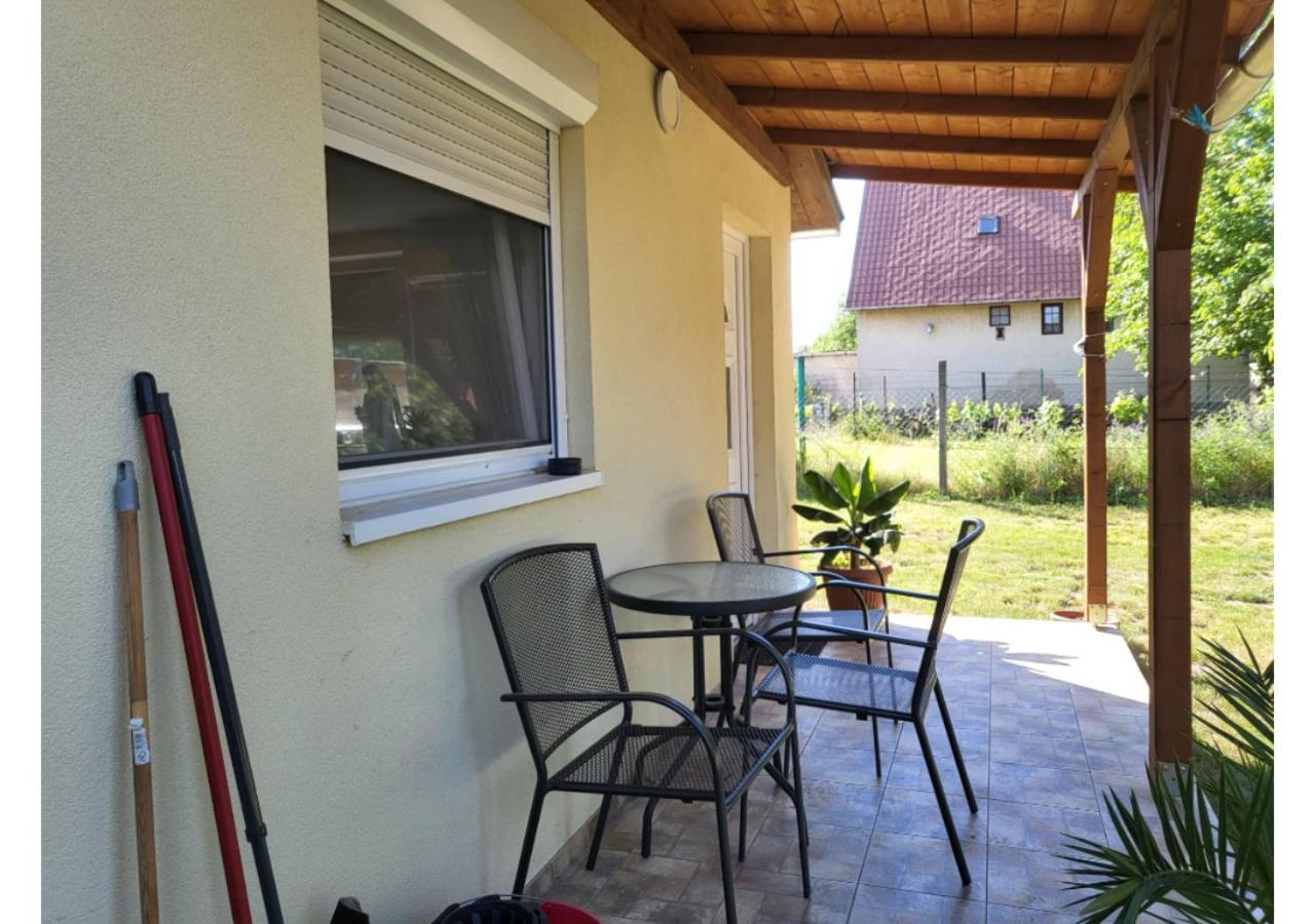 Forras Vendeghaz Apartment Tata Bagian luar foto