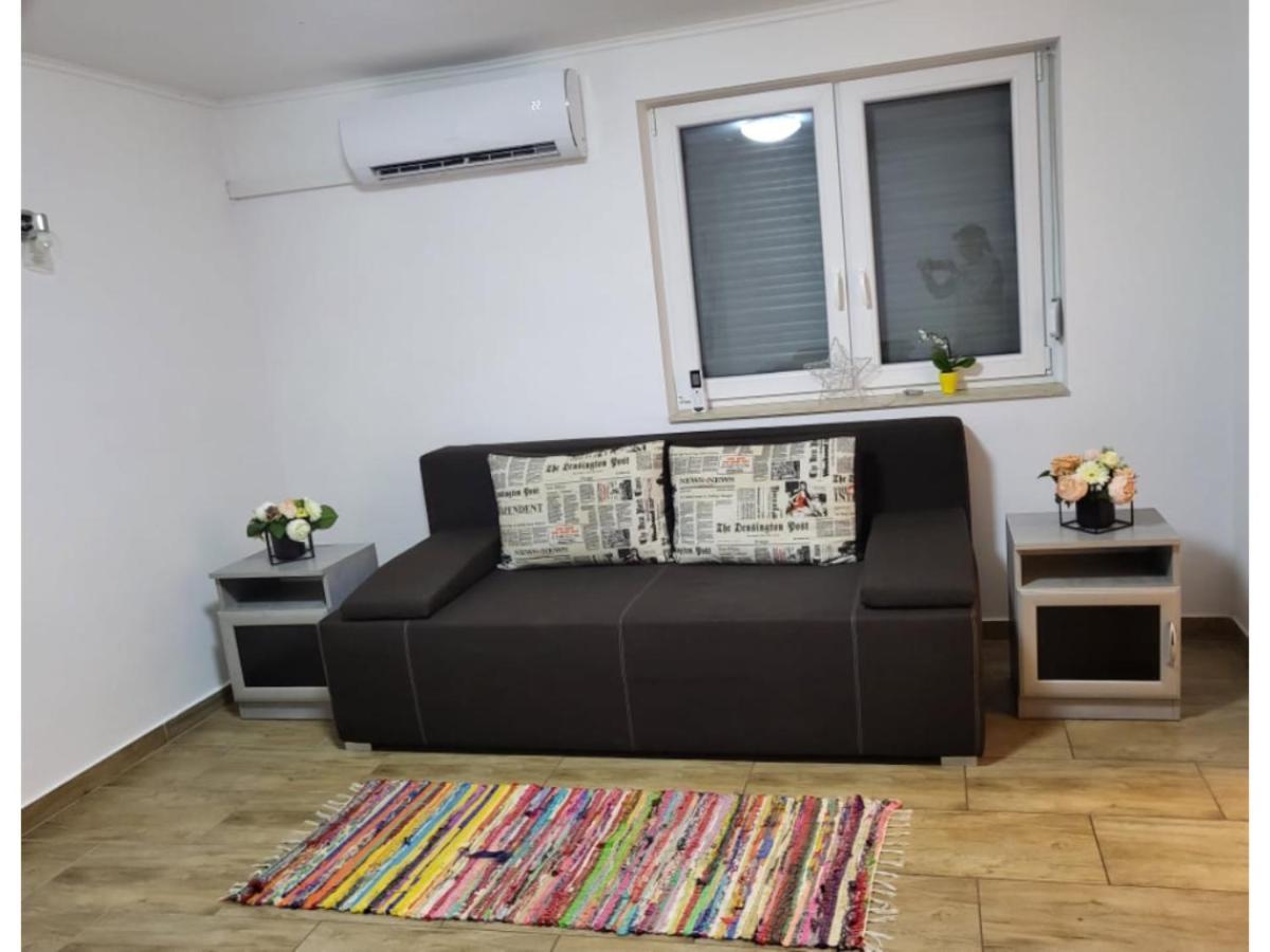 Forras Vendeghaz Apartment Tata Bagian luar foto